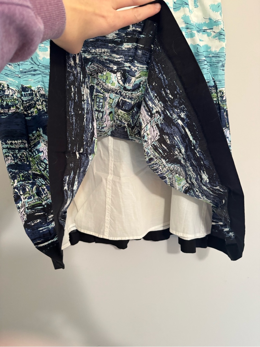 Pleated Scenic Print Midi Skirt in White and Blue - Picture 4 of 7